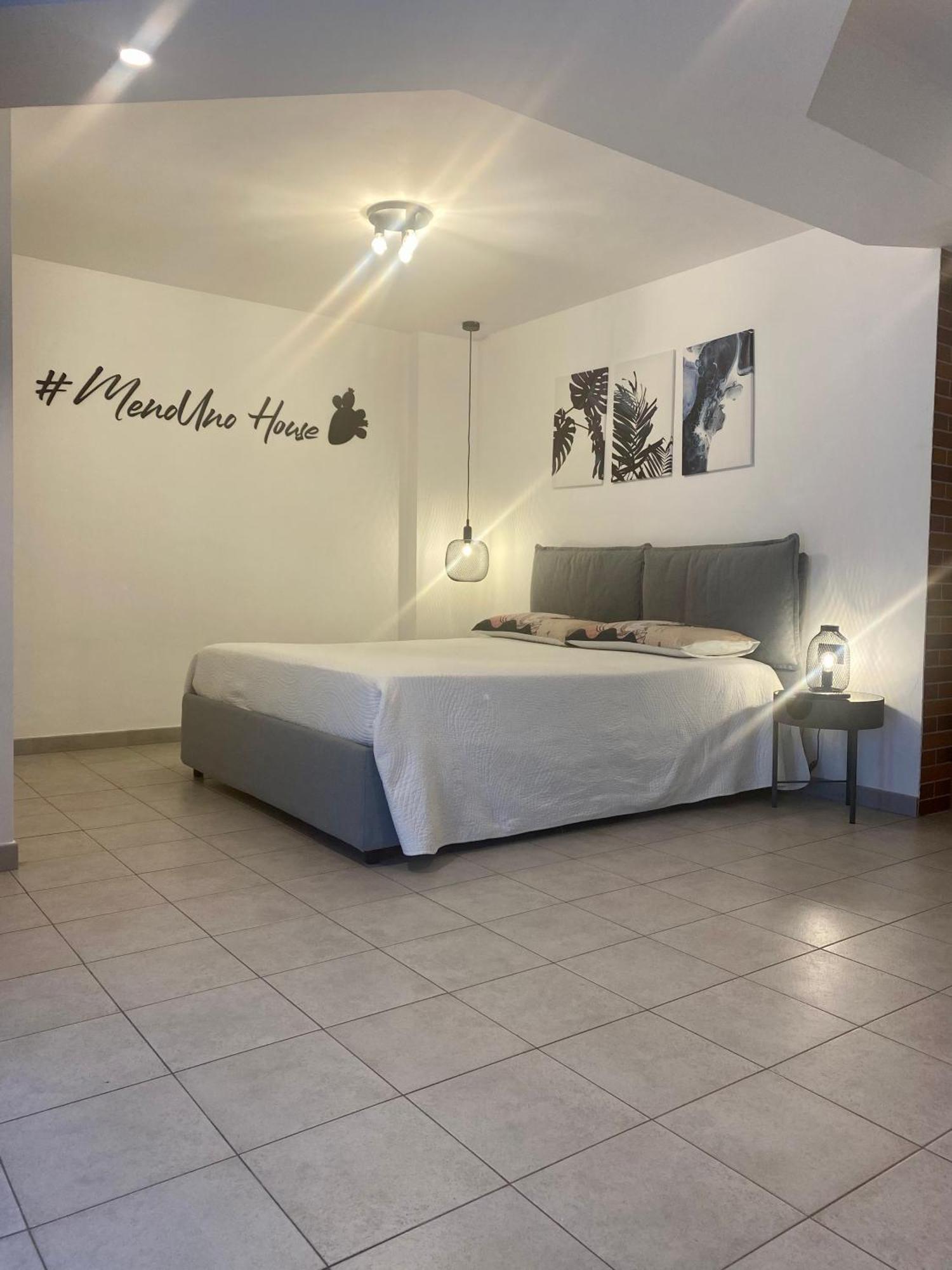 Апартаменти Menouno House Crispiano Номер фото